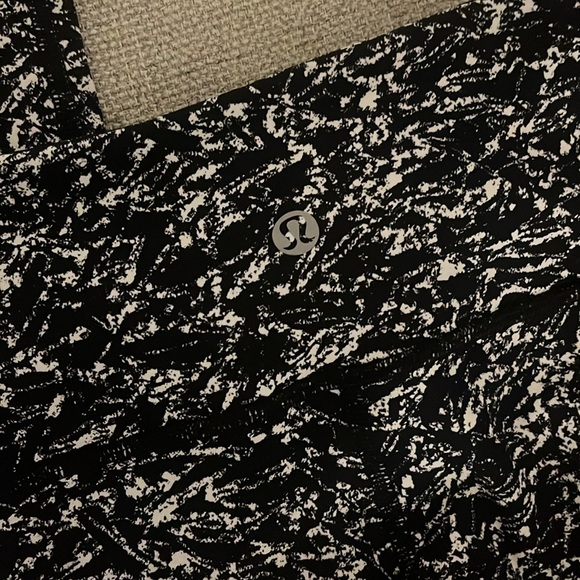 Lululemon Black and White Leggings - Picture 3 of 4